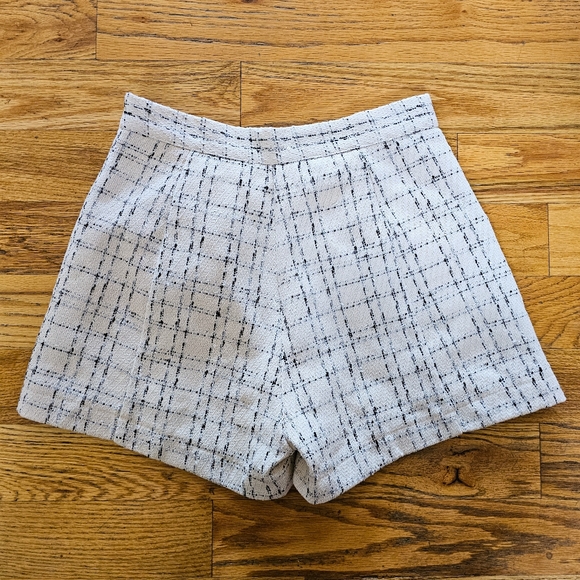 New Entro Size M Tweed Shorts Black and White with Gold Buttons Pockets Neutral - Picture 6 of 7